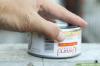 缶切りなしで缶を開ける方法: 3 つの実証済みの方法