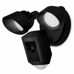 Лучшие варианты уличных камер видеонаблюдения: кольцевой прожектор, двусторонний разговор и сирена.