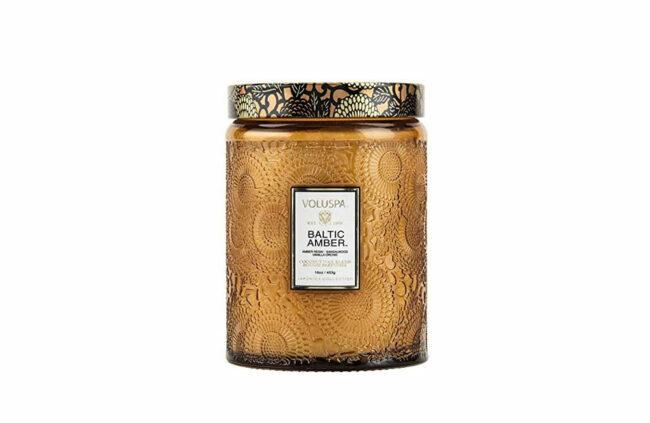 最高のクリスマスキャンドルオプション：Voluspa Baltic Amber Large Jar Candle