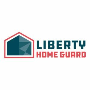 Ordene 'Liberty Home Guard' vises på en hvit bakgrunn med selskapets logo, omrisset av et blått hus med en rød kontur.