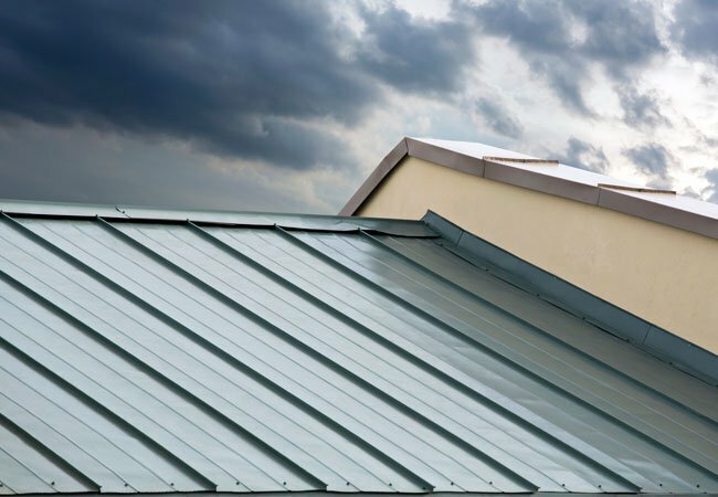 Metalen dakbedekking installeren - bovenaanzicht