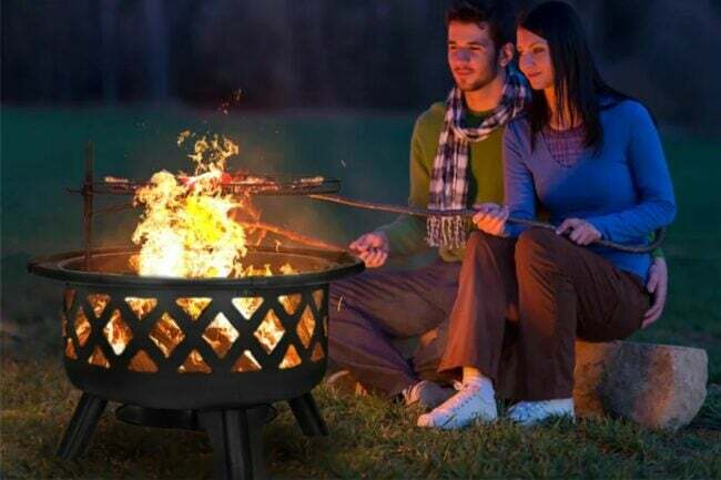 Tudo o que você precisa para opções de churrasco no quintal: fogueira ao ar livre para queima de madeira de Lula 