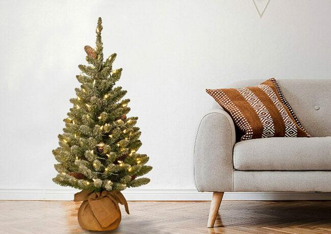 La mejor opción de decoración navideña: Mini árbol de Navidad artificial preiluminado de National Tree Company
