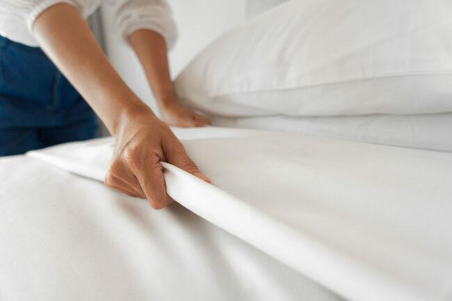 ¿Qué tipo de ropa de cama te mantendrá más fresco por la noche? - demasiado calor para dormir