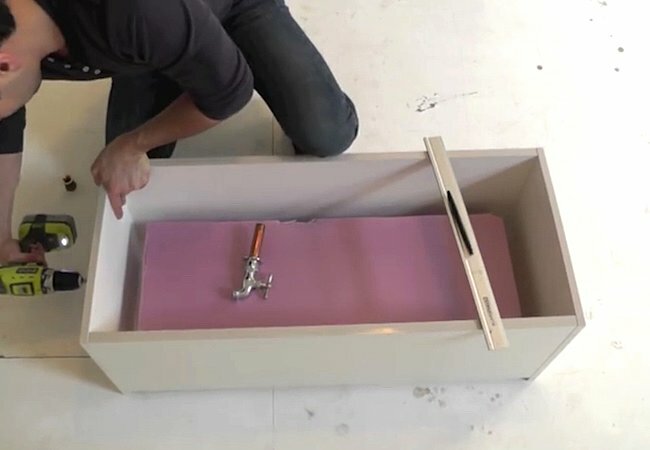 Ako vyrobiť sadzač betónu- krok 2
