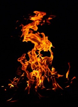 Побудувати вогнище - полум'я