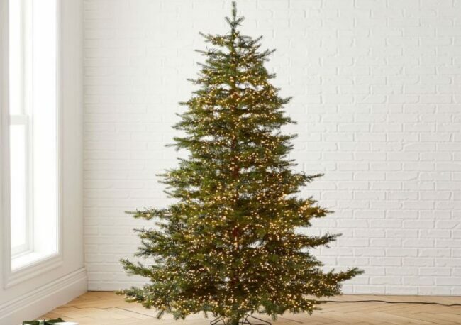 Melhor opção de árvore de Natal artificial: pinheiro de West Elm Monaco