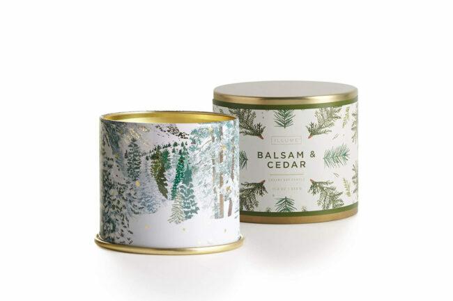 Det beste alternativet for julelys: Illume Noble Holiday Collection Balsam & Cedar Tin