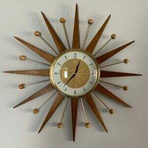 Geriausias „Etsy“ dovanų pasirinkimas: „Royale Medium“ „Majestic Starburst Clock“.