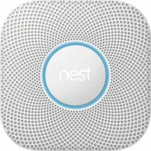 Лучшие подарки для новых домовладельцев. Опция: Google Nest Protect Smart SmokeCarbon Monoxide Alarm.