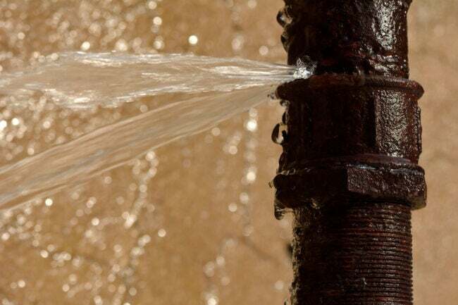 Ar namų garantija apima vandens žalą