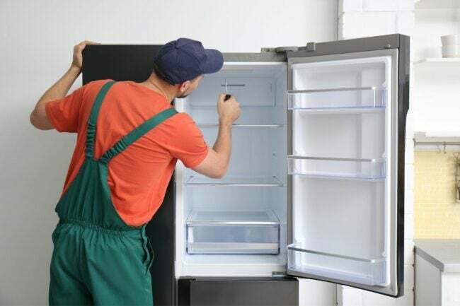 Korjaa tai vaihda jääkaappi