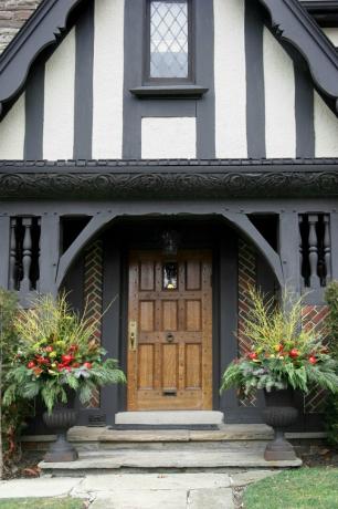 Domy Tudorovcov, kedysi a teraz