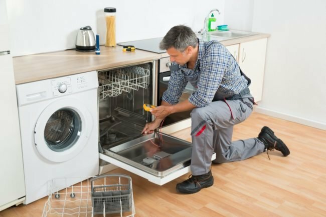 Sådan repareres en opvaskemaskine, der ikke tørrer