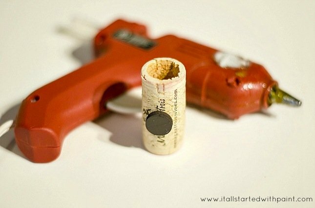 DIY sadilnik za vinsko pluto - magnet