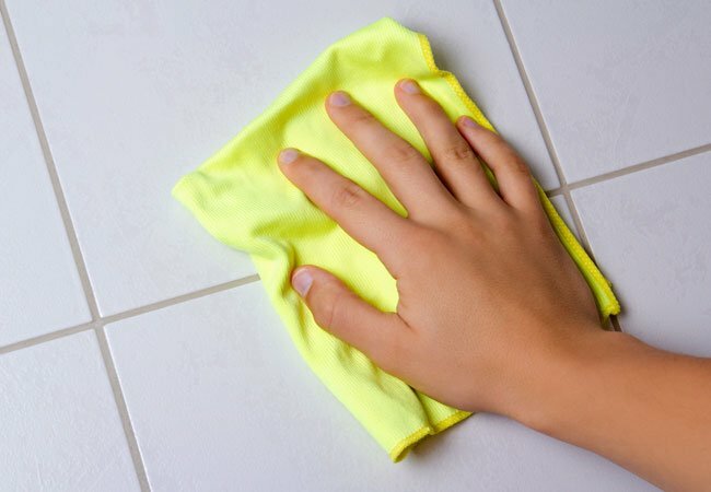 כיצד לנקות אריחי קרמיקה