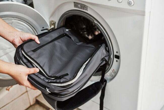 14 речей, про які ви не знали, що можна почистити в пральній машині, поклавши рюкзак у пральну машину
