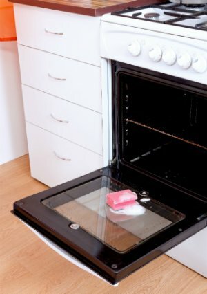 Como limpar a porta do forno
