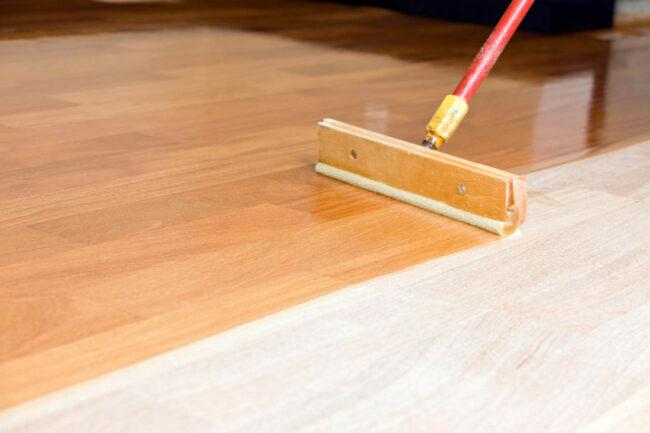 堅木張りの床を再仕上げするためのコスト 