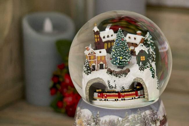 La mejor opción de decoración navideña: Escena de invierno de la tienda romana Glitterdome