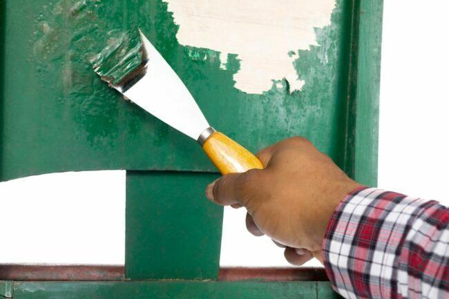 Як видалити фарбу з дерева