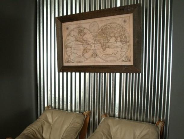 გოფრირებული ლითონი წვრილმანი - აქცენტის კედელი