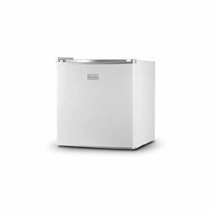 Лучший вариант мини-холодильника: компактный однодверный мини-холодильник BLACK + DECKER BCRK17W