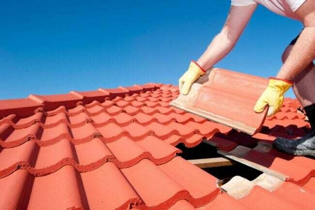 주택 보험이 지붕을 커버합니까?