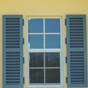 Parhaat hurrikaanin ikkunaluukut: Palm Coastin siirtomaa -ikkunaluukut