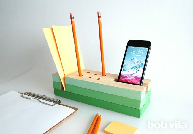 DIY डेस्क आयोजक - कागज, पेंसिल और फोन के लिए