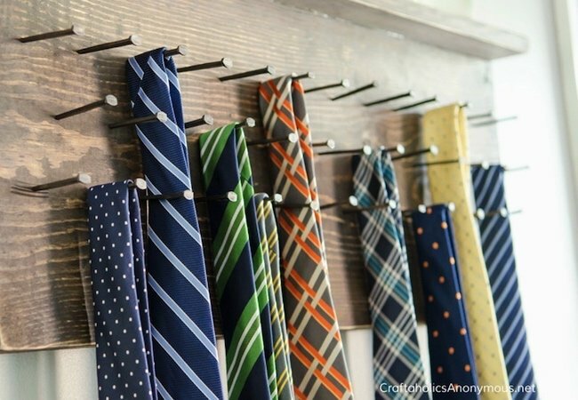 רעיונות לארון קטן - אחסון עניבות DIY 