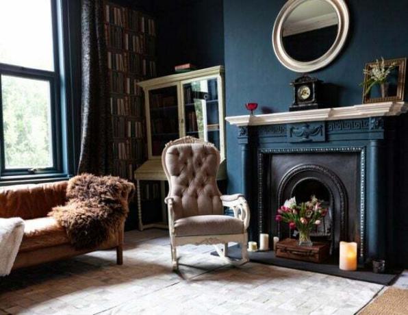 Съчетайте стила на дома си със стила си на декориране - китцов стол във всекидневната