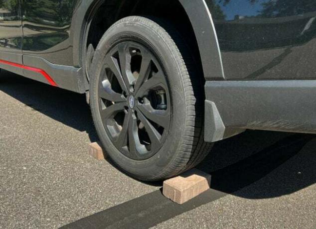 usos para tijolos velhos - calços de pneus
