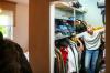 10 стъпки, за да превърнете двойните гардероби в един мечтан гардероб