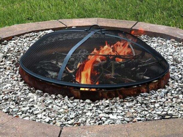 A melhor opção de acessórios para fogueira Sunnydaze Outdoor Fire Pit Acessório de tela de proteção