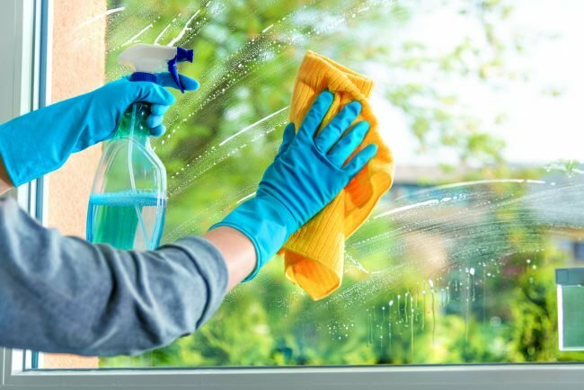 Как чистить окна внутри и снаружи