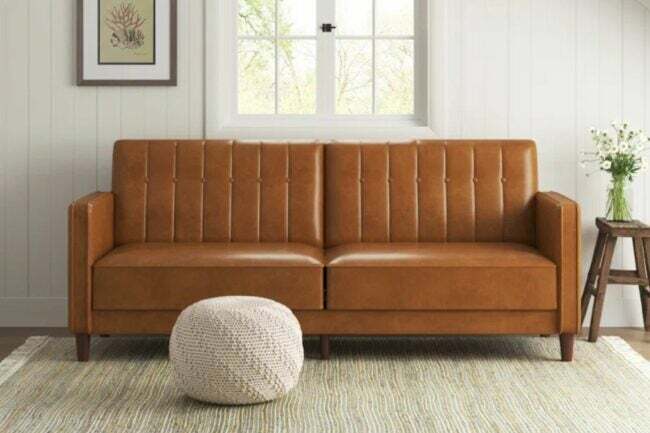 Labākie dīvāni zem 1000: Mercury Row Renner sekciju