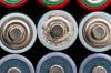 Hoe batterijcorrosie te reinigen (snelle tip)