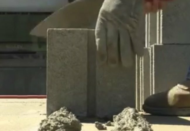 Como fazer uma parede de blocos de concreto - canto inicial