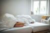 Daha İyi Bir Gece Dinlenmesi mi İstiyorsunuz? Bir İskandinav Gibi Uyumayı Deneyin - Bob Vila