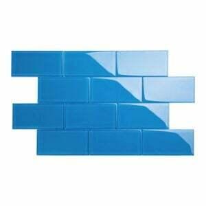 La mejor opción de azulejos para paredes de ducha: azulejo de metro de vidrio Giorbello