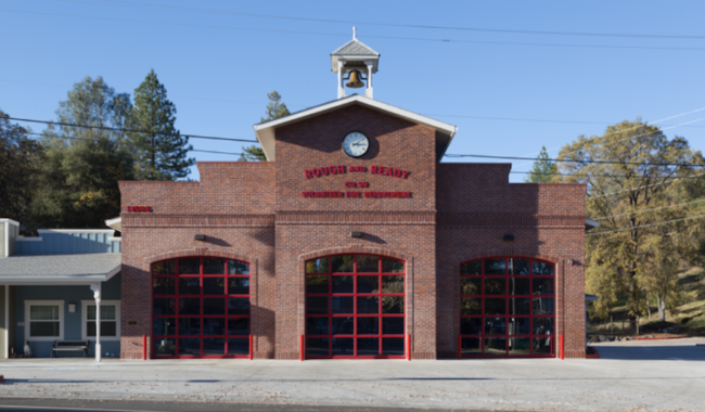 estación de bomberos en california áspera y lista