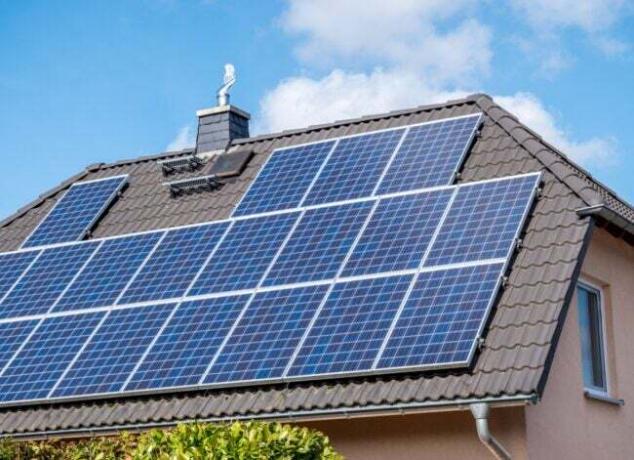 12 façons de rendre une vieille maison plus éconergétique - toiture solaire