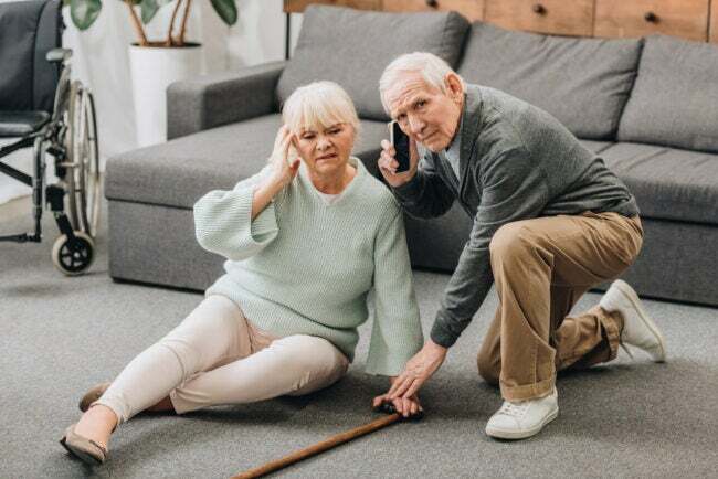siguranța la domiciliu pentru bătrâni
