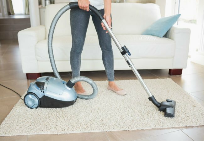 Как да почистите вълнен килим - вакуум