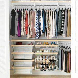 La meilleure option de systèmes de garde-robe: Elfa Décor 6' Birch & White Reach-In Vêtements Closet