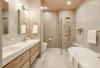 10 idéias de chuveiro walk-in para inspirar seu próximo banheiro Reno