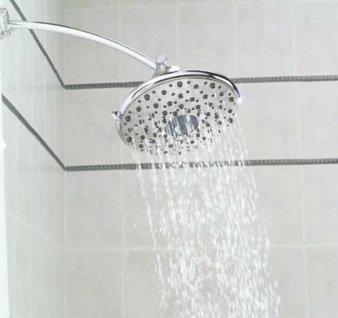 Zuhanyzó 101: Minden, amit tudnia kell, mielőtt telepítene egy sajátot