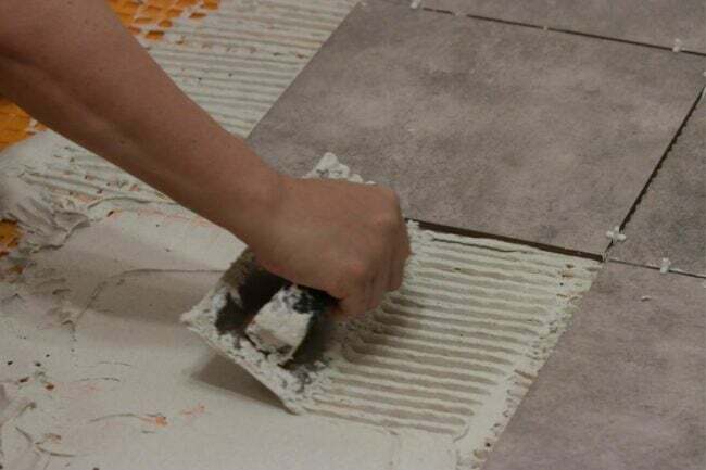 Costo per l'installazione del pavimento in piastrelle