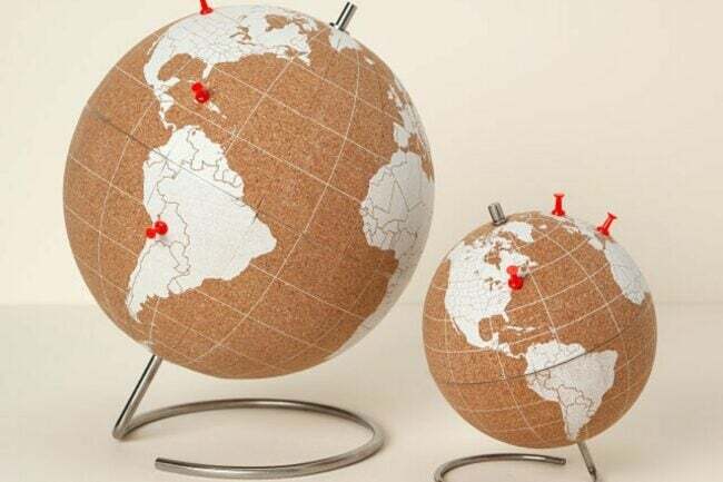 სამოგზაურო საჩუქრების საუკეთესო ვარიანტი: World Traveler's Cork Globe